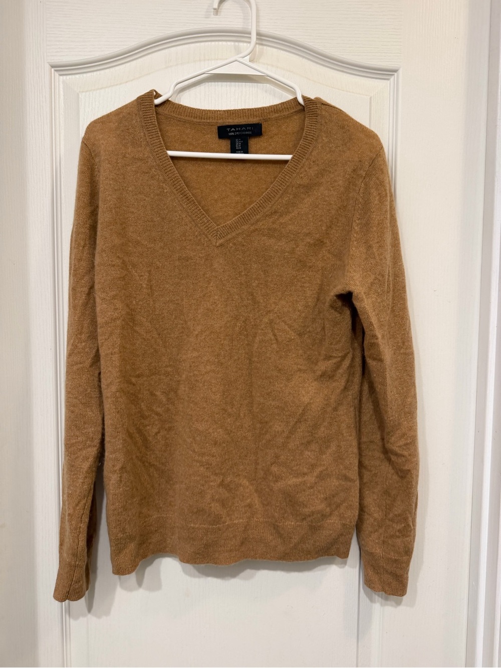 Tahari 100% 2-Ply Cashmere V-Neck Sweater Womens M Camel Tan Luxury